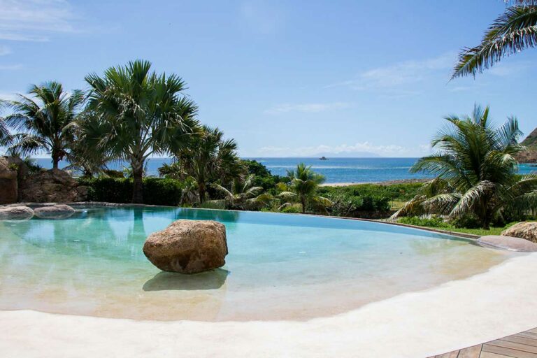 Villa La Roche dans l'Eau : Garden and View